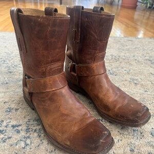 Frye Harness 8R distressed men’s boots size 8.5 (women’s size 10) .